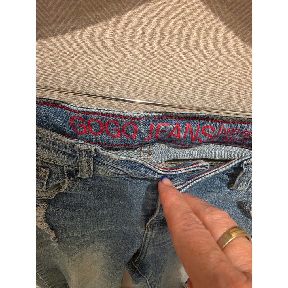 Gogo Jeans Womens Size 7 Light Wash Distressed Ripped Skinny Mid Rise Denim - Picture 4 of 6